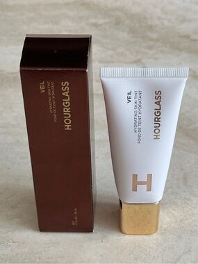 Hourglass Veil Hydrating Skin Tint - 3